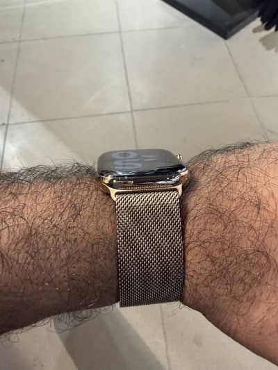 APPLE WATCH SERIES 11 TITANIUM GOLD 46mm