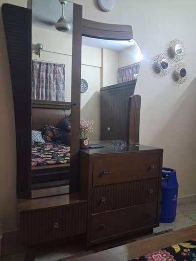 Dressing table