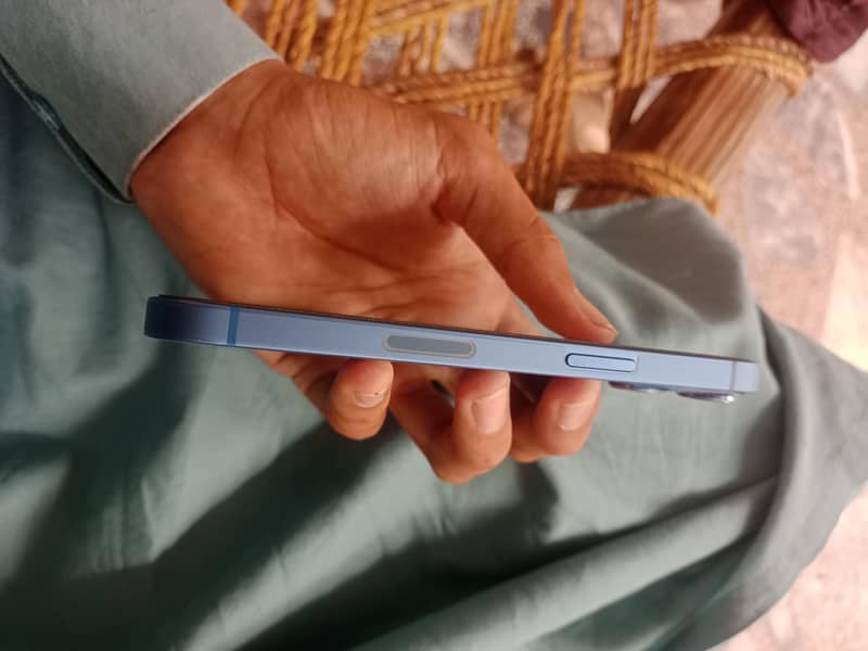 Apple iPhone 13 2