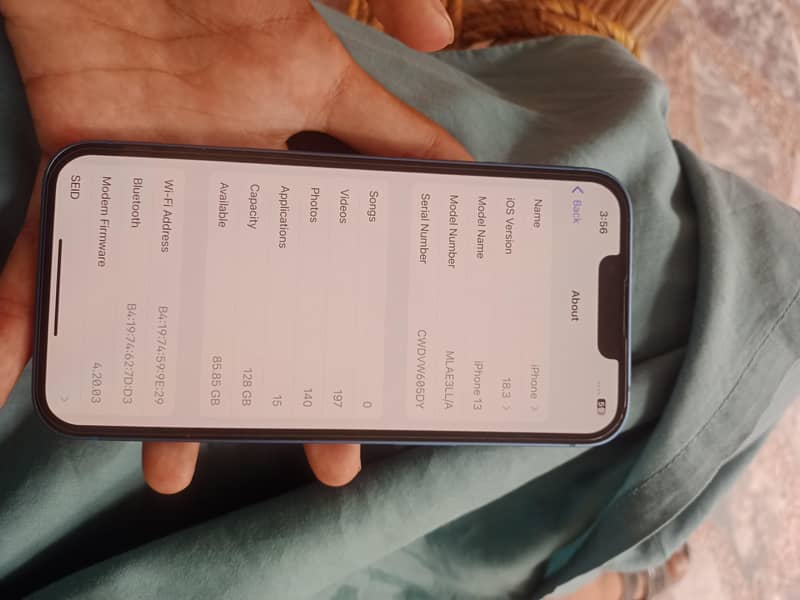 Apple iPhone 13 4