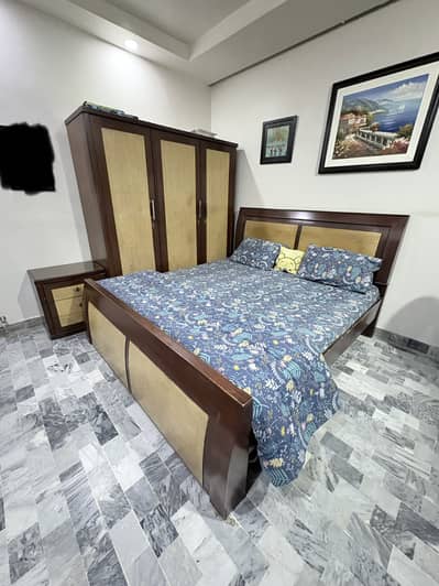 urgent sale! complete matching 5 piece bedroom set