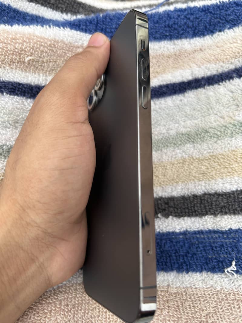 Apple iPhone 12 4
