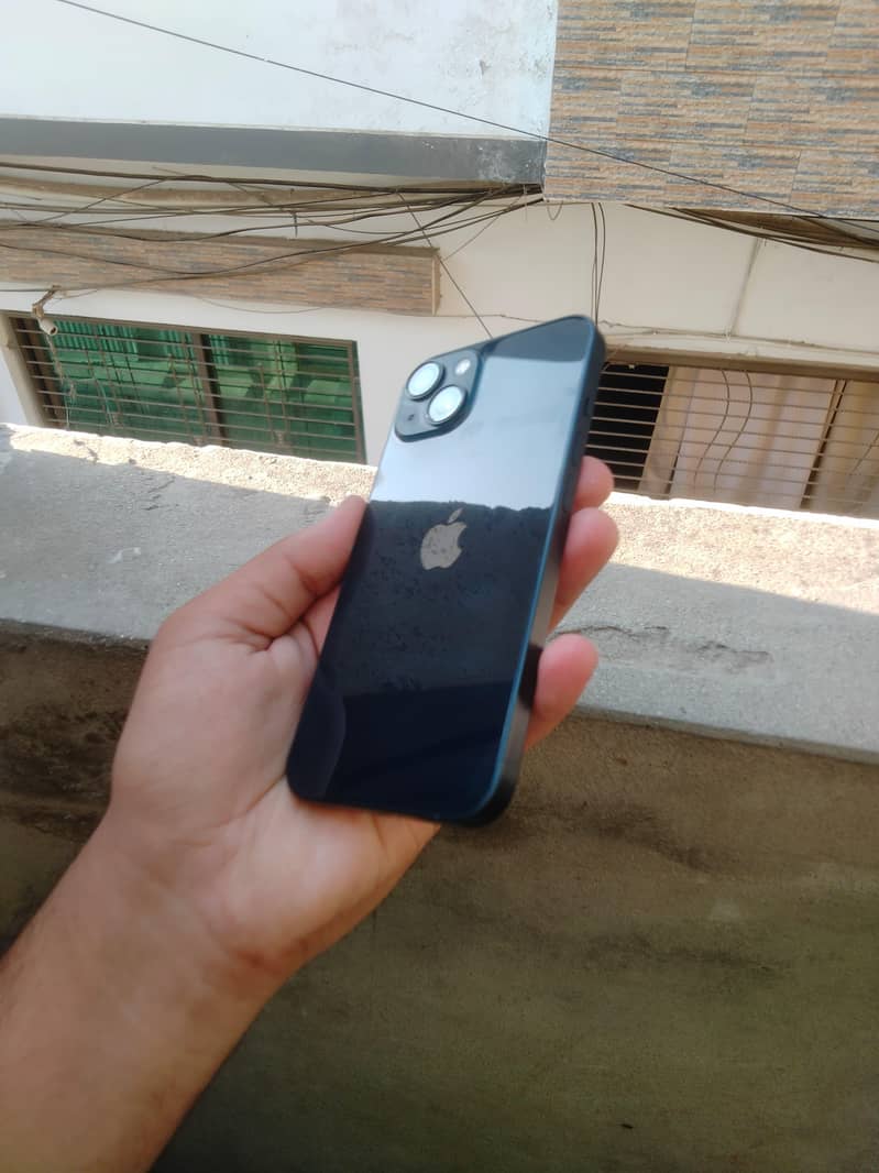 Apple iPhone 13 4