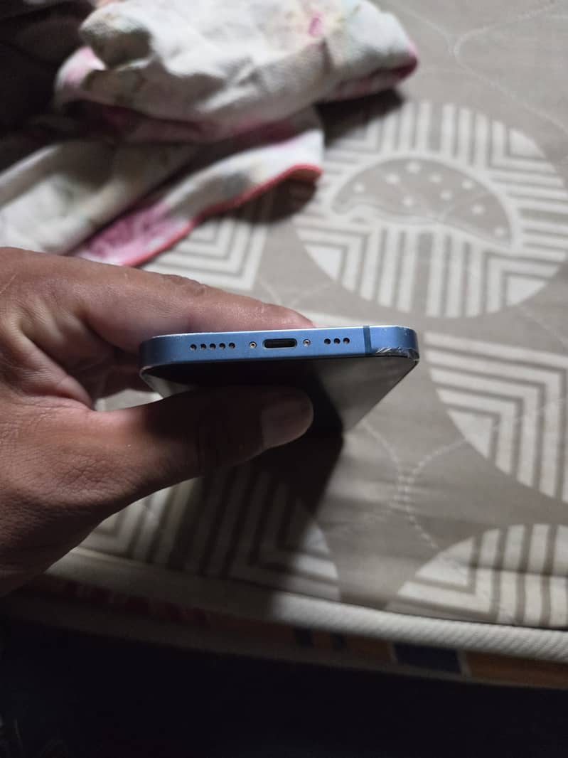 Apple iPhone 13 3