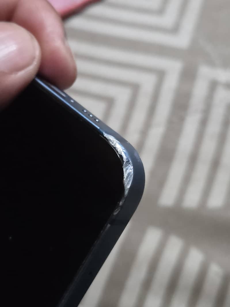 Apple iPhone 13 4