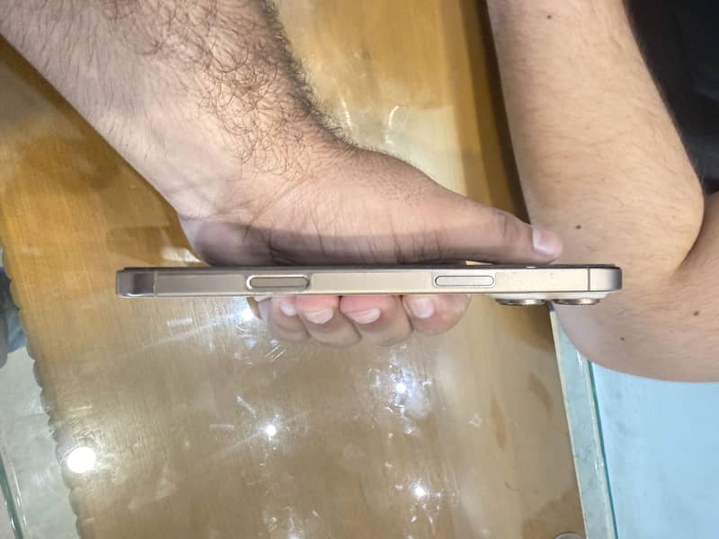 Apple iPhone 16 Pro Max 1