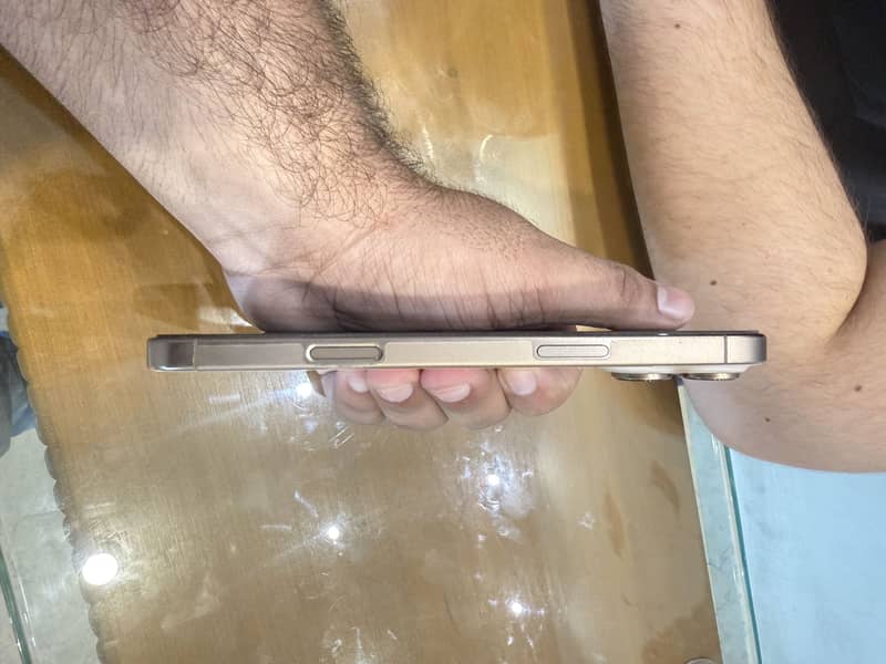 Apple iPhone 16 Pro Max 2