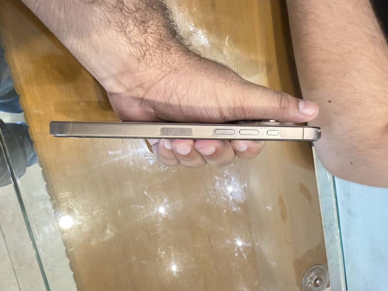 Apple iPhone 16 Pro Max 3