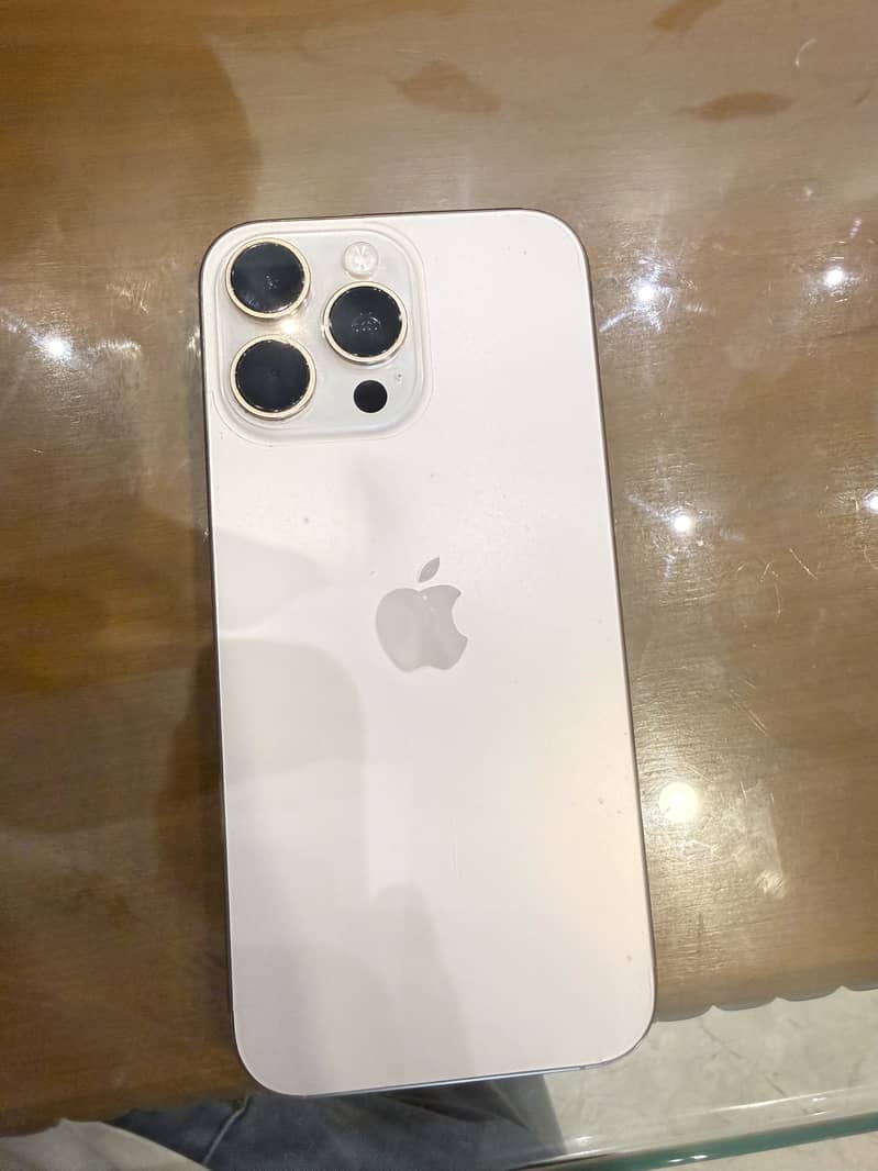 Apple iPhone 16 Pro Max 4
