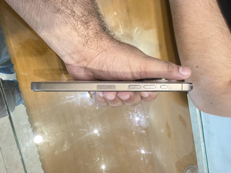 Apple iPhone 16 Pro Max 5