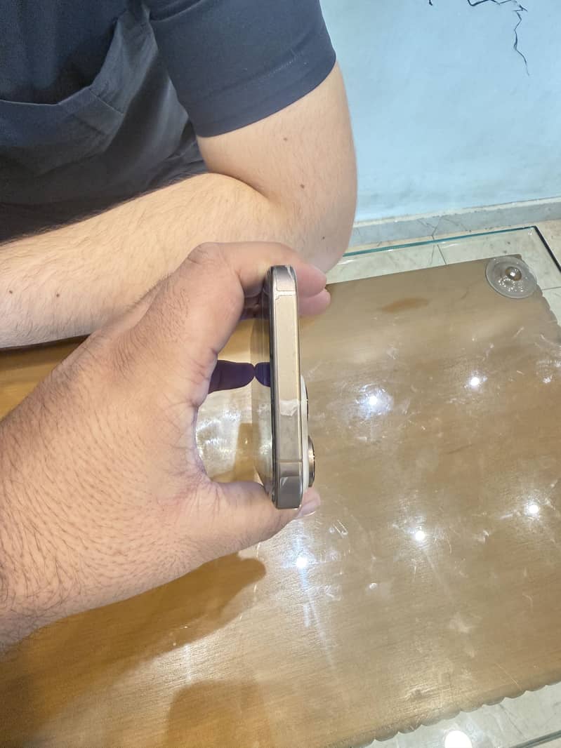 Apple iPhone 16 Pro Max 7