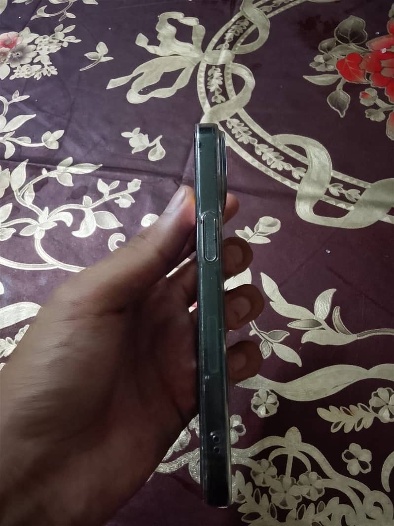 Apple iPhone 13 3