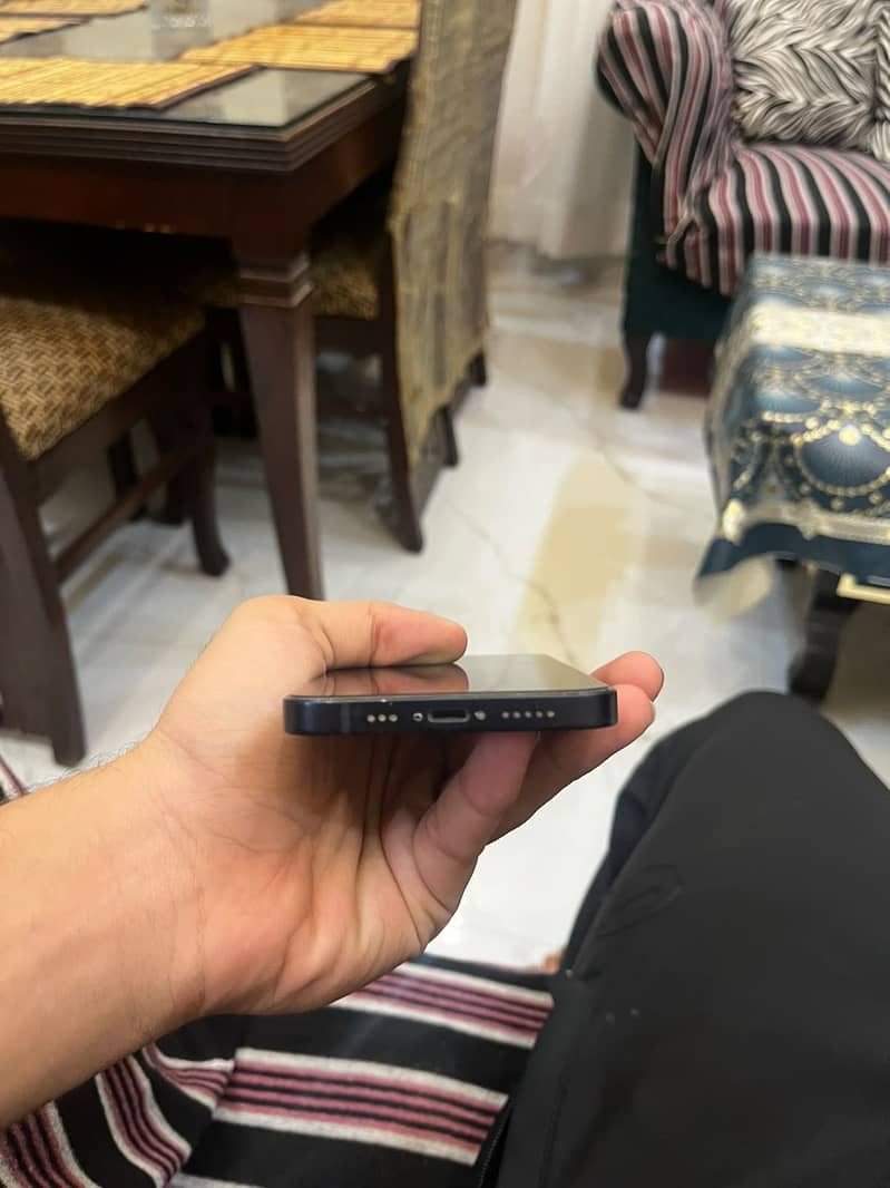 Apple iPhone 12 1
