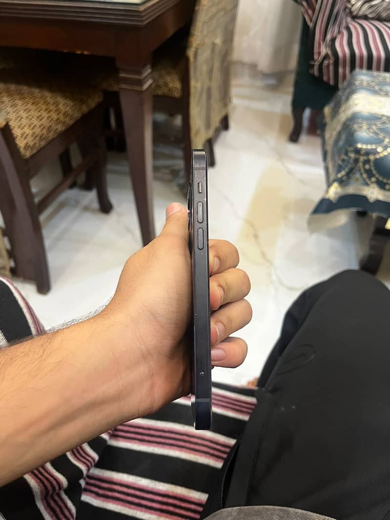 Apple iPhone 12 2