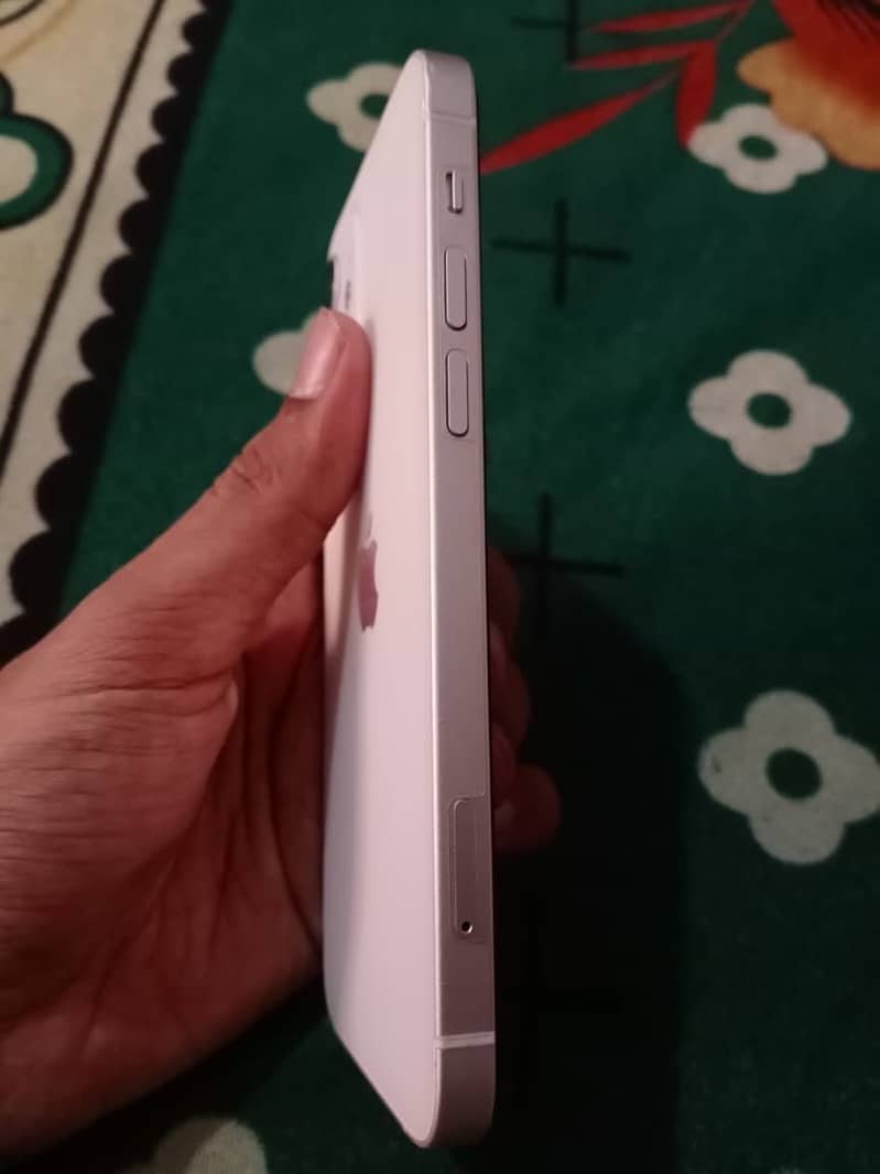Apple iPhone 12 4