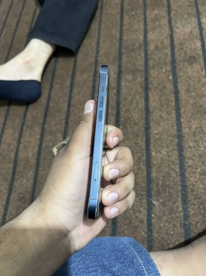 Apple iPhone 13 2