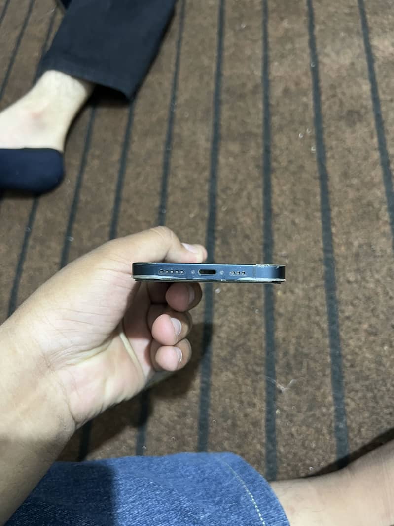 Apple iPhone 13 4