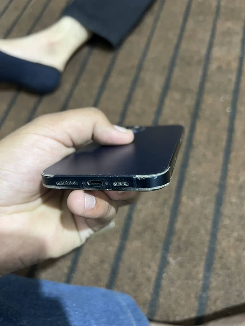 Apple iPhone 13 5