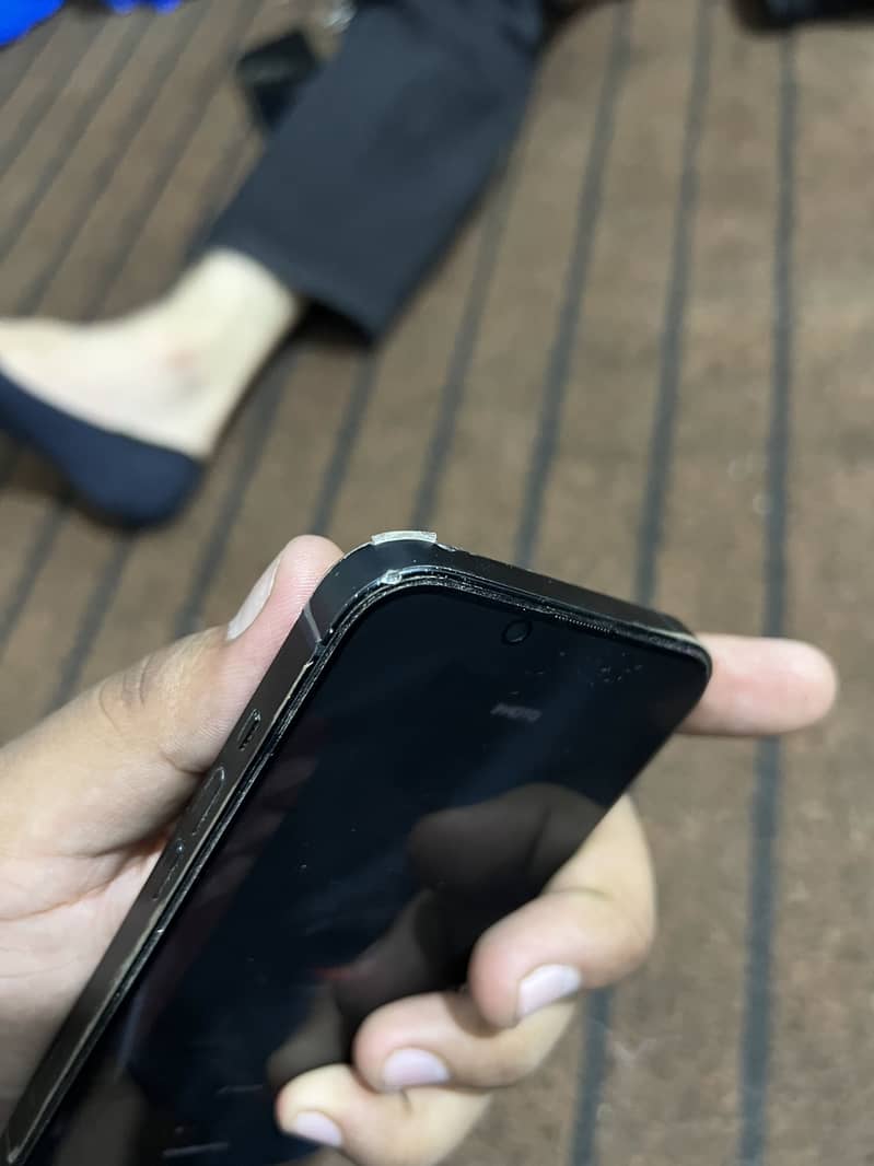 Apple iPhone 13 8