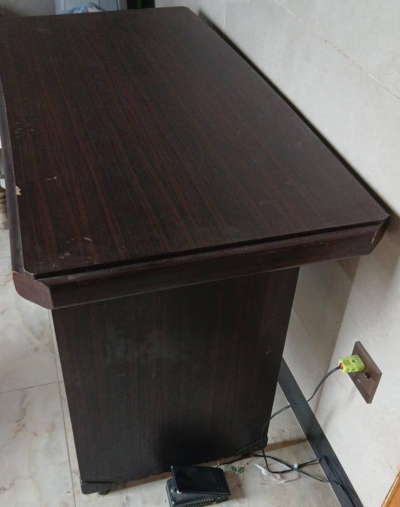 Computer & Study Table For Sale Condition 10/10 4
