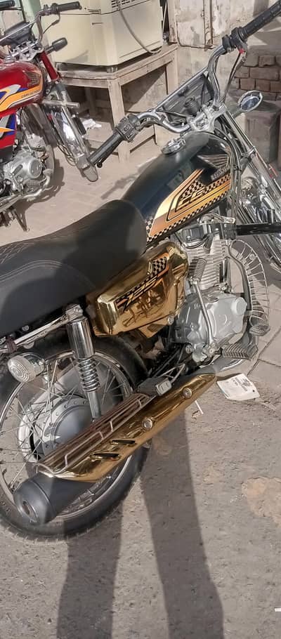 Honda 125 2025 brand new condition Self start Gold edition  One Hand u