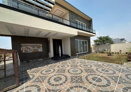 Modren Brand New 1kanal Bungalow Iat Very Reasonable Rent Phase 7 DHA Lahore