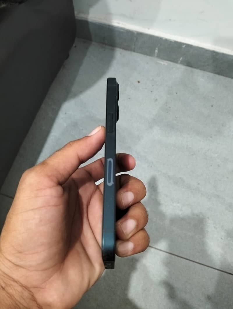 Apple iPhone 13 4