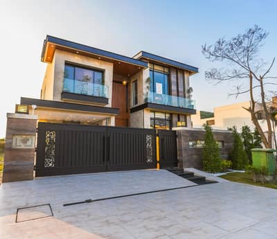 1 KANAL ELEGANT SUPER HOT LOCATED ULTRA MODERN BUNGALOW IS AVAILABLE IN THE BEST BLOCK OF DHA PHASE6 LAHORE