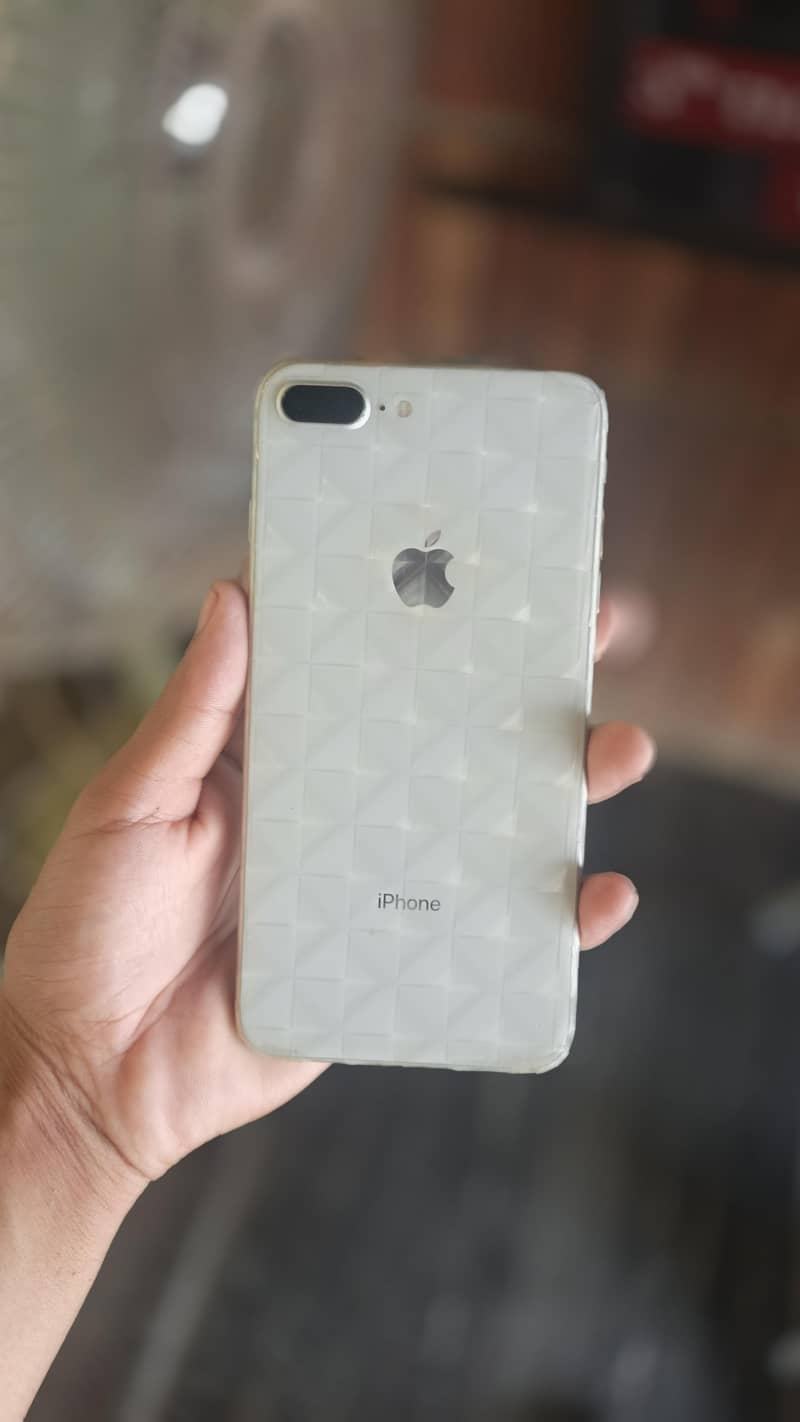 Apple iPhone 8 Plus 3