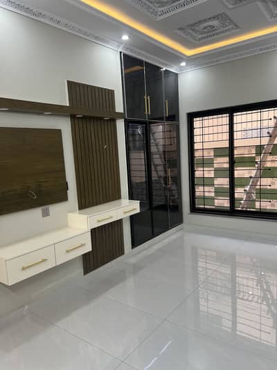 10 Marla Like Brand New House For Sale In Wapda Town