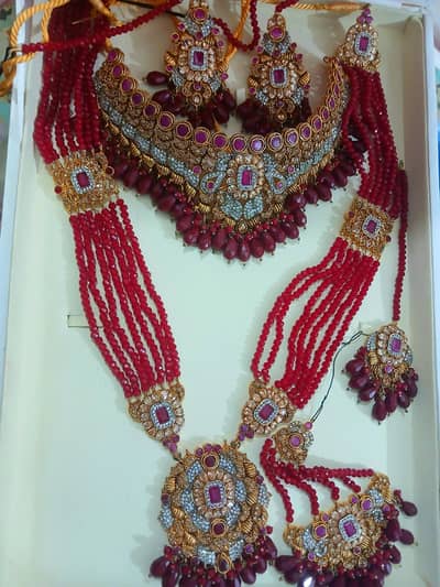 Beautiful bridal jewellary sets selling on half price,