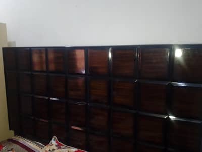 sell my bed set . with  2 side tables and dressing  with medicated mat