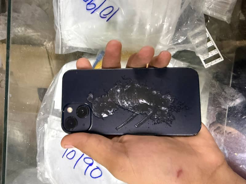 Apple iPhone 13 2