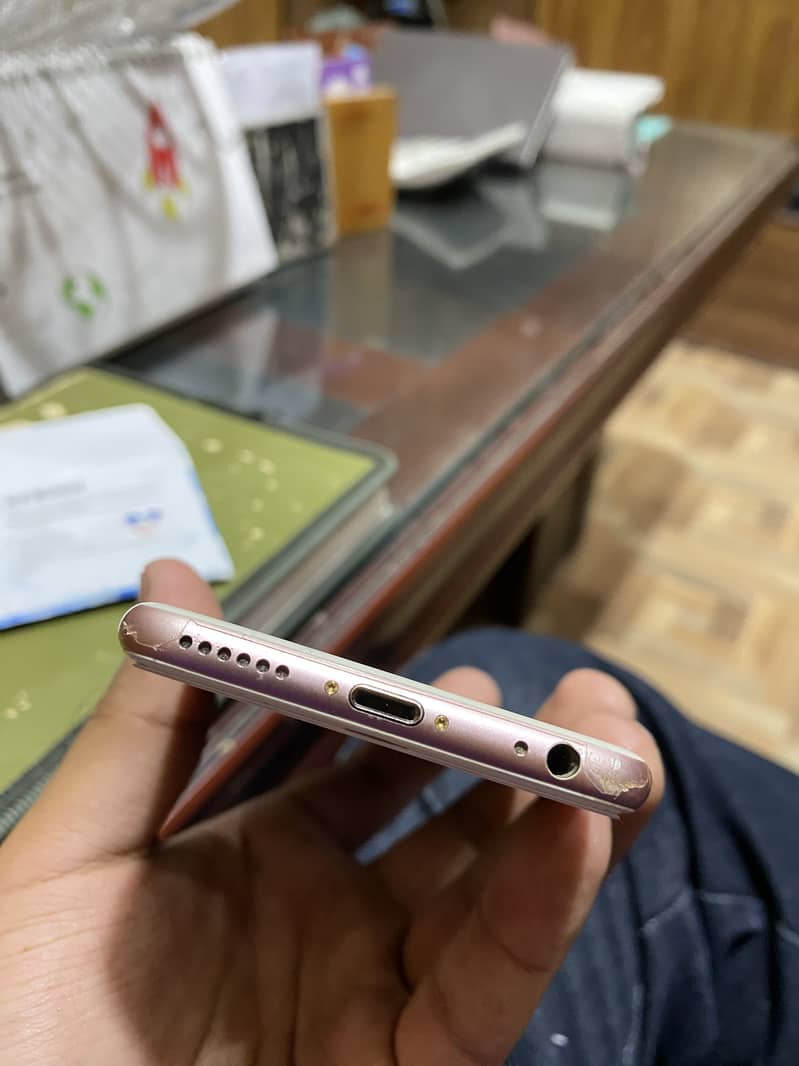 Apple iPhone 6S 4