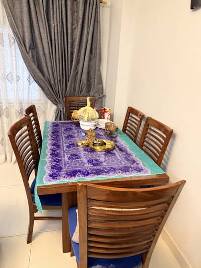 Affordable 6 Seaters Dinning Table