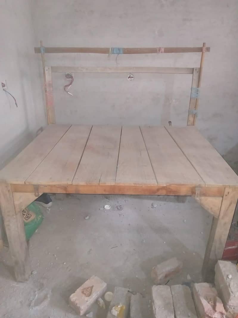 solid wood table 0