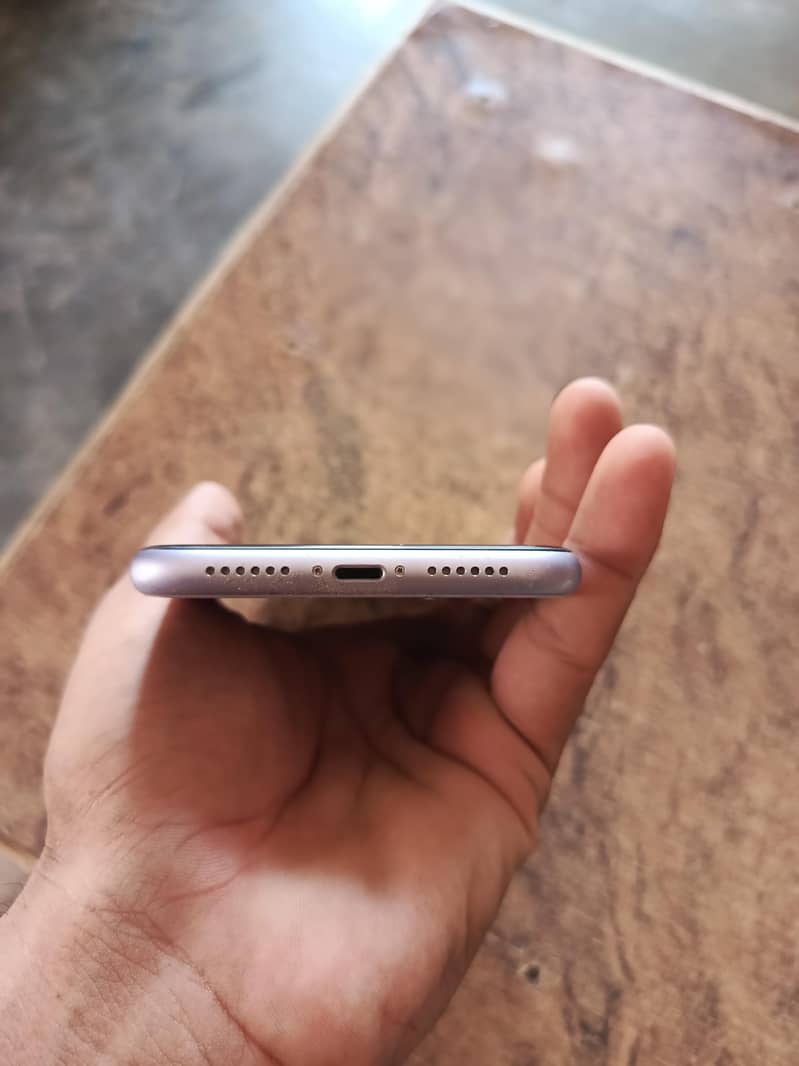 Apple iPhone 11 3