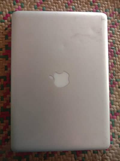 Apple MacBook Pro – Neat & Clean Condition