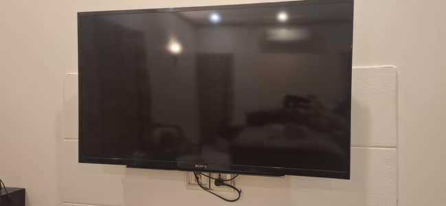 SONY BRAVIA KLC-40R352B 40 inch tv for sale