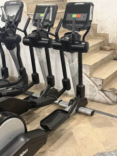 Life fitness Integrity C Console Elliptical / Commercial Elliptical