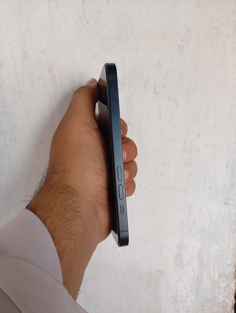 Apple iPhone 13 5