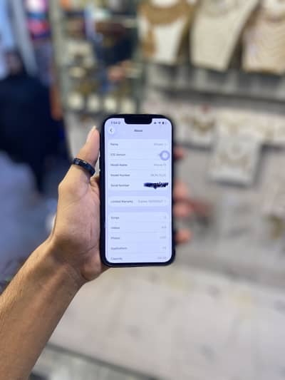 Apple iPhone 13