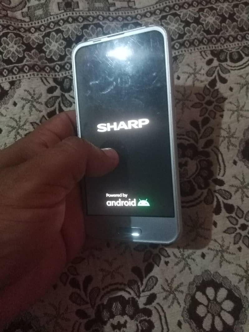 Sharp Aquos R1 1
