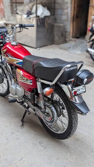 125 2020 model All Punjab number ha