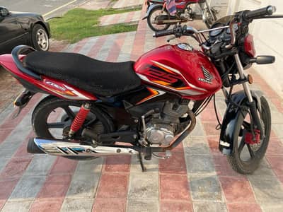 Honda CB 125F 2025