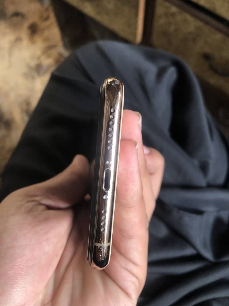 Apple iPhone 11 Pro Max 2
