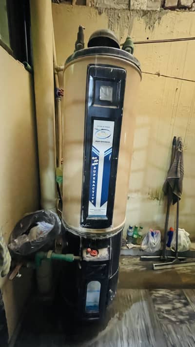 Used Gas geyser in working condition