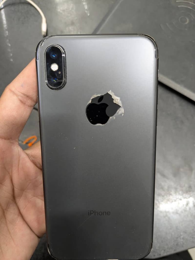 Apple iPhone X 4