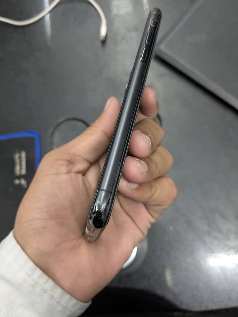 Apple iPhone X 5