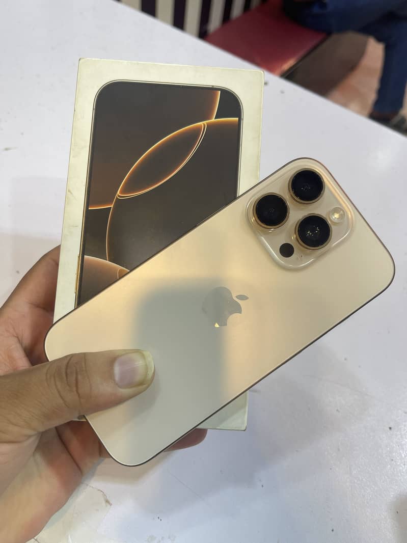 Apple iPhone 16 Pro 0